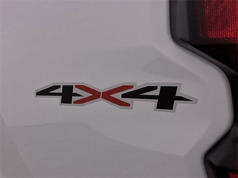 Used 2024 Chevrolet Colorado LT w/ LT Convenience Package II image 33