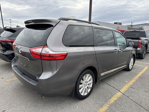 Certified 2017 Toyota Sienna XLE image 6