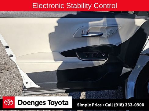 Used 2023 Toyota Crown Limited image 13