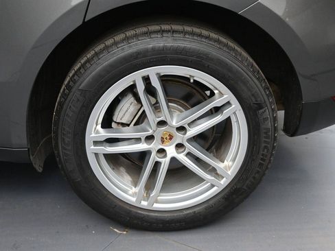 Used 2015 Porsche Macan S AWD/4WD image 12