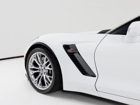 Used 2015 Chevrolet Corvette Z06 w/ 3LZ Preferred Equipment Group image 60