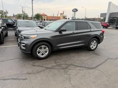 Used 2020 Ford Explorer XLT w/ Equipment Group 202A AWD/4WD image 8