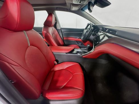 Used 2020 Toyota Camry XSE FWD image 30