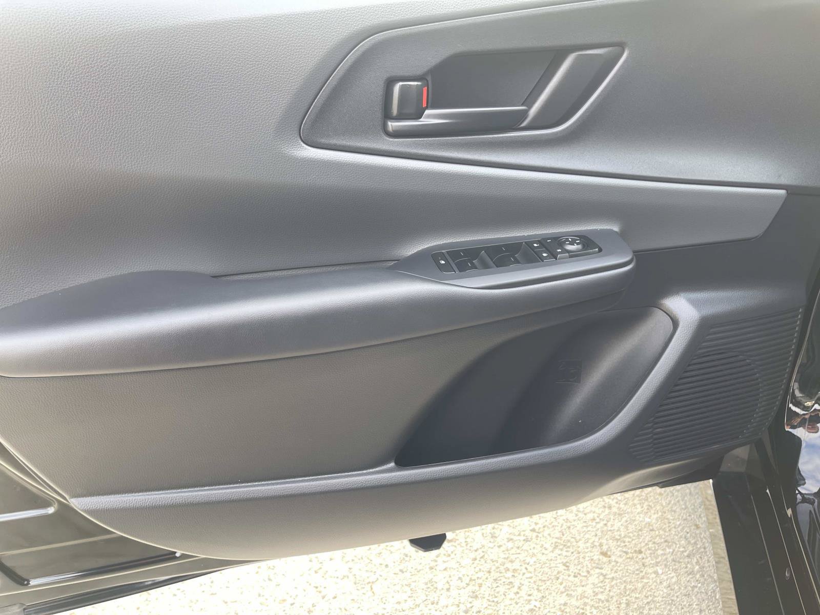 Used 2025 Toyota Prius LE FWD image 17