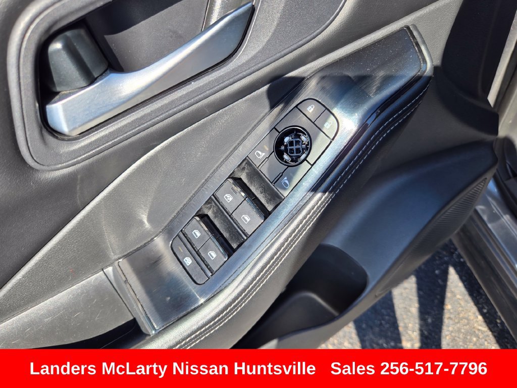 Used 2025 Nissan Rogue SV FWD image 19