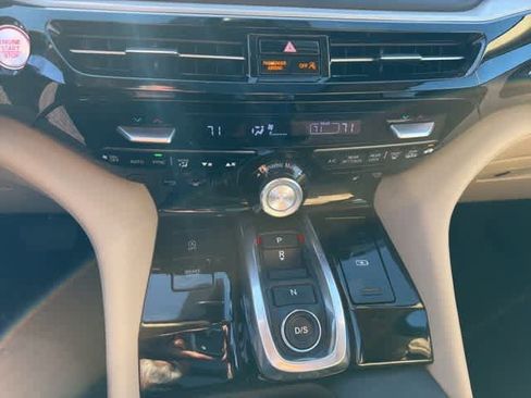 Used 2023 Acura MDX SH-AWD w/ Technology Package image 17