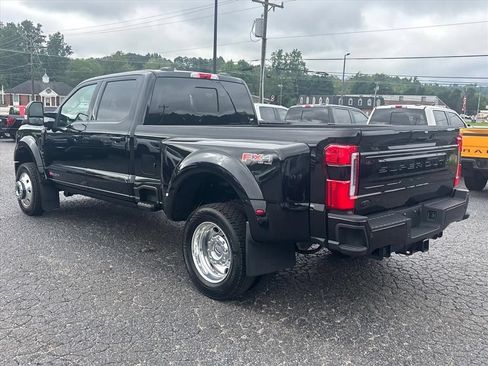 Used 2025 Ford F450 Platinum w/ FX4 Off-Road Package AWD/4WD image 5