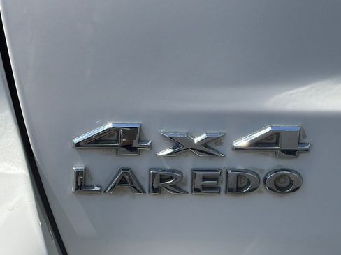 Used 2011 Jeep Grand Cherokee Laredo AWD/4WD image 25