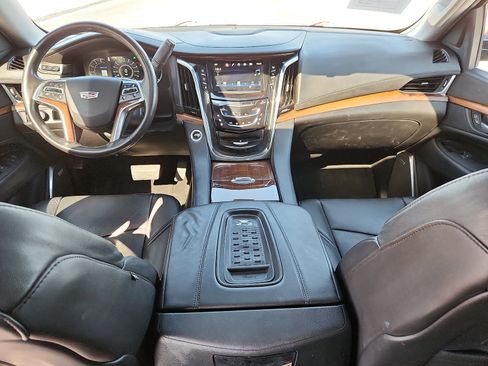 Used 2016 Cadillac Escalade Luxury image 11