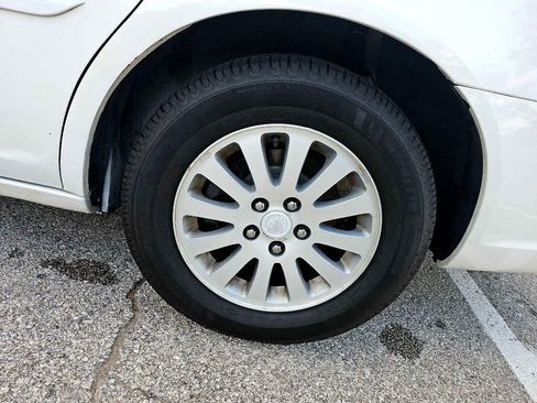 Used 2008 Buick Lucerne CX image 30