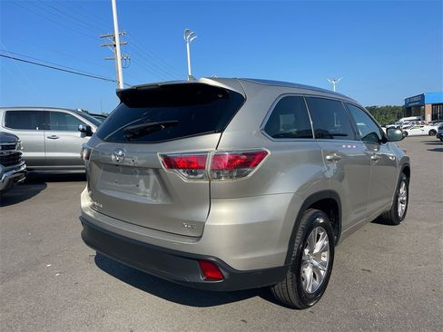 Used 2015 Toyota Highlander XLE image 5