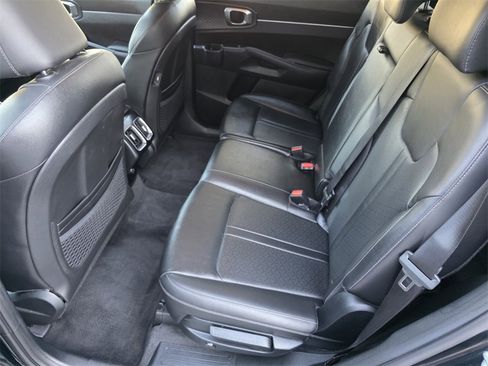 Used 2022 Kia Sorento S image 13