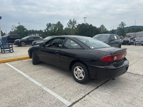 Used 2004 Chevrolet Cavalier Coupe w/ Preferred Equipment Group FWD image 20