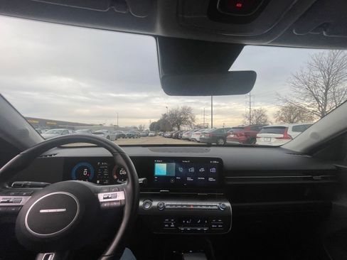 Used 2025 Hyundai Kona SEL image 33