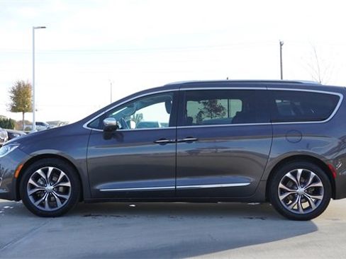 Used 2020 Chrysler Pacifica Limited w/ Tire & Wheel Group image 6