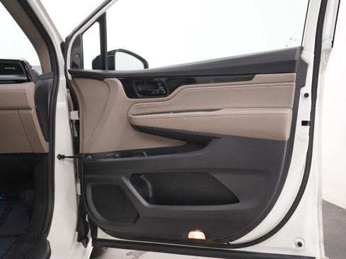 Used 2018 Honda Odyssey Elite image 9