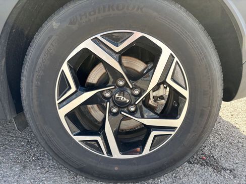 Used 2025 Kia Sportage LX image 29