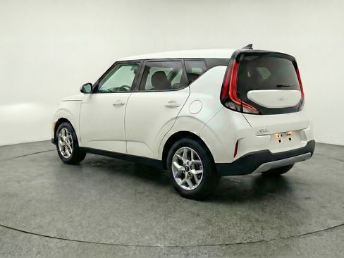 Used 2025 Kia Soul LX w/ LX Technology Package FWD image 6