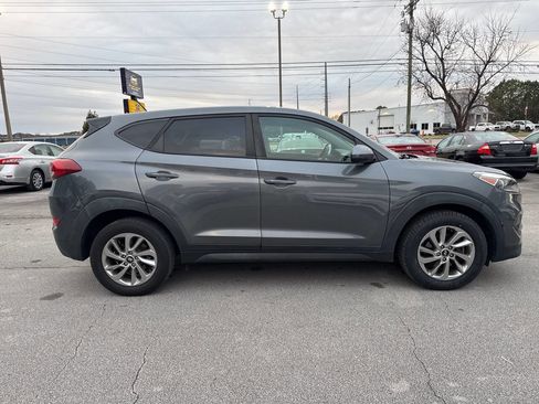Used 2018 Hyundai Tucson SE image 4