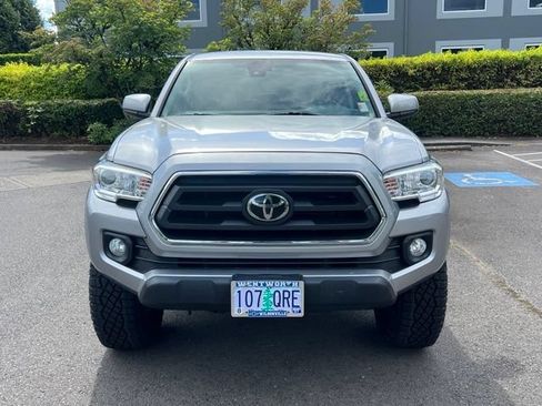 Used 2020 Toyota Tacoma SR5 AWD/4WD image 2