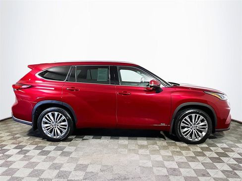 Used 2023 Toyota Highlander Platinum image 9