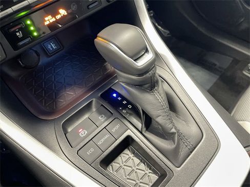 Used 2025 Toyota RAV4 Limited image 30
