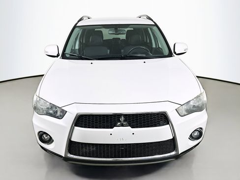 Used 2011 Mitsubishi Outlander SE FWD image 2