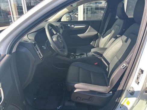 Certified 2025 Volvo XC40 B5 Core image 17