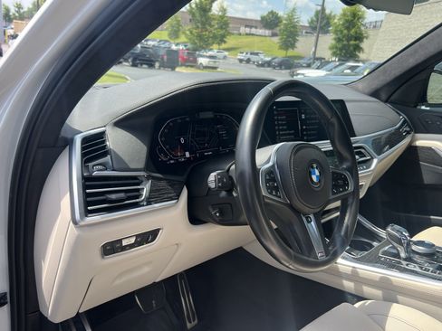 Used 2022 BMW X7 xDrive40i w/ M Sport Package AWD/4WD image 22