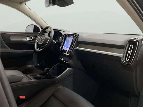 Used 2025 Volvo XC40 B5 Core image 62