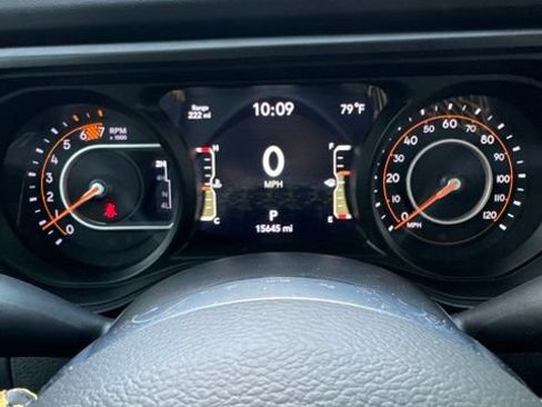 Used 2024 Jeep Wrangler Unlimited Sahara w/ Technology Group AWD/4WD image 3