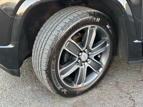 Used 2018 GMC Acadia Denali image 13