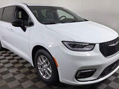 New 2025 Chrysler Pacifica Select