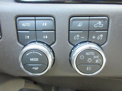 New 2026 GMC Sierra 3500 SLT w/ SLT Premium Package image 18