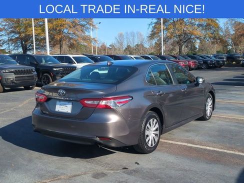 Used 2019 Toyota Camry L image 5
