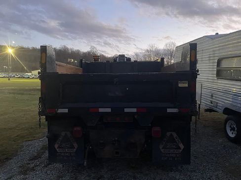 Used 2006 Ford F550 4x4 Regular Cab Super Duty image 5