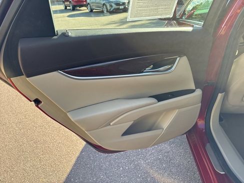 Used 2014 Cadillac XTS Luxury image 12