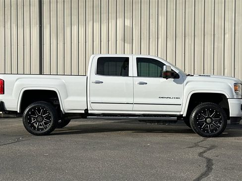 Used 2019 GMC Sierra 2500 Denali w/ Duramax Plus Package image 4