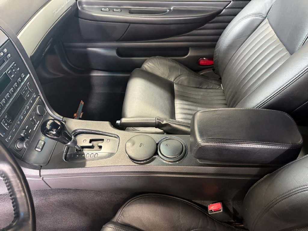 Used 2005 Ford Thunderbird RWD image 32