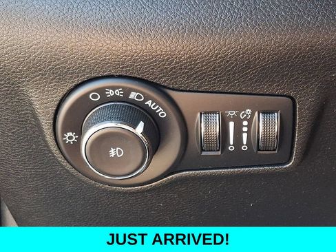 Used 2023 Jeep Compass Limited w/ Sun and Sound Group AWD/4WD image 25