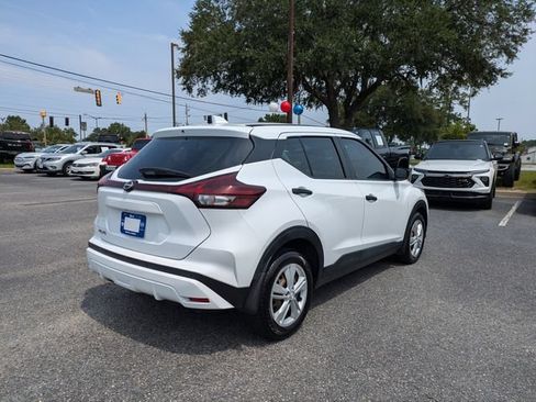 Used 2024 Nissan Kicks S FWD image 5