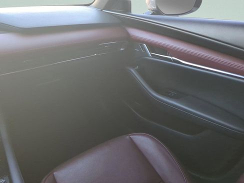 Used 2021 MAZDA MAZDA3 s image 24
