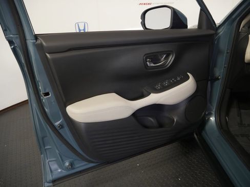 Used 2023 Honda HR-V LX image 14