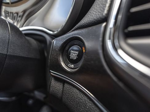 Used 2018 Jeep Grand Cherokee Limited AWD/4WD image 9