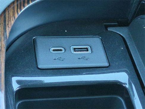 Used 2022 Cadillac Escalade ESV Premium Luxury image 28