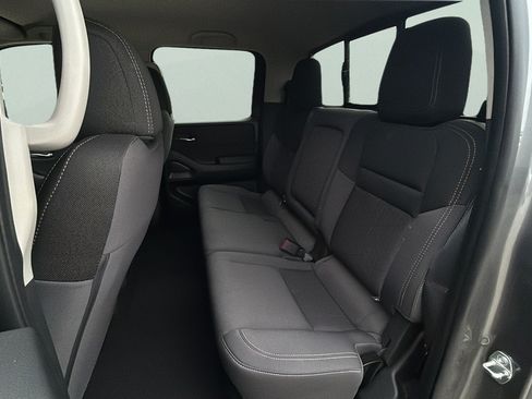Used 2025 Nissan Frontier SV w/ SV Convenience Package RWD image 15