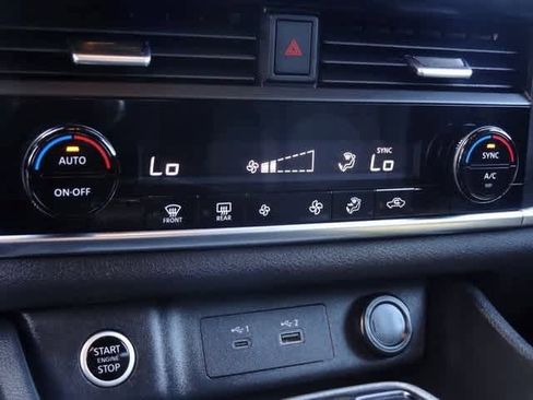 Used 2023 Nissan Rogue SV image 27