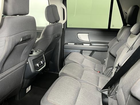 Used 2025 Ford Expedition Active image 13