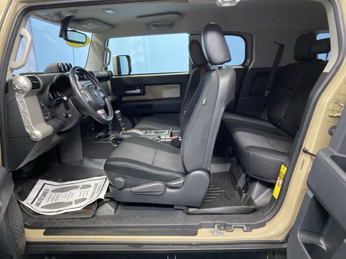 Used 2013 Toyota FJ Cruiser 4WD image 23