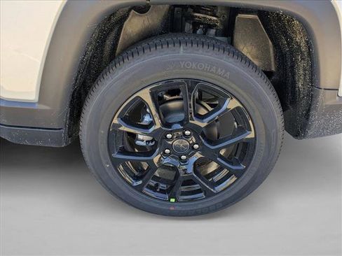 New 2026 Jeep Compass Latitude image 8